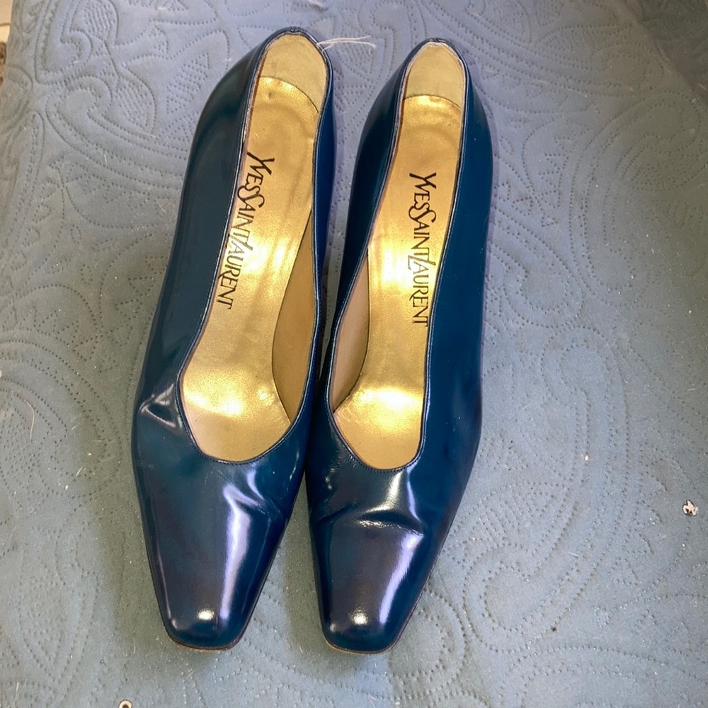 Yves Saint Laurent Pumps